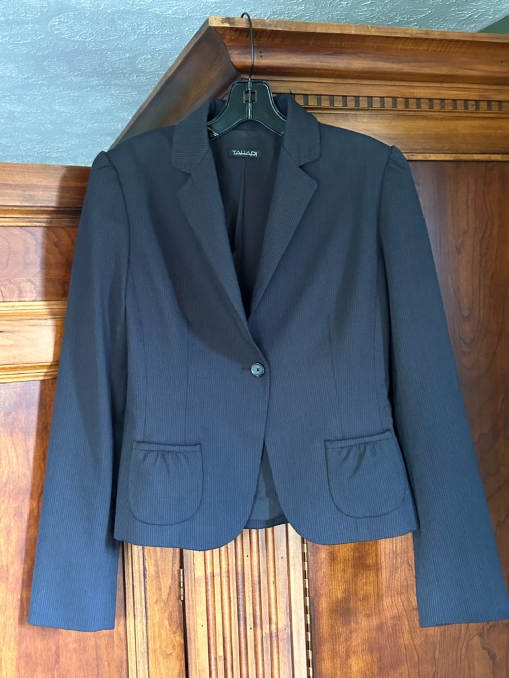Tahari Dark Navy Pinstripe Single-Button Blazer, Size 8( Size tag is cut off) - Picture 4 of 16
